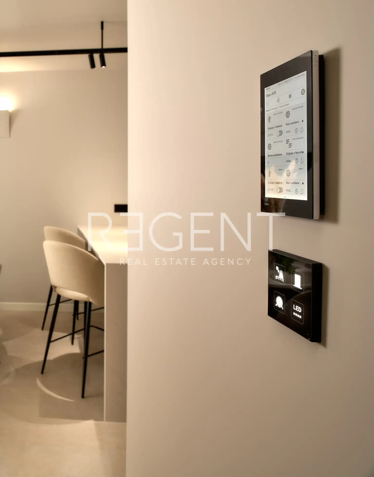 Split, Žnjan - Dvojizbový byt s loggiou a výhľadom na more