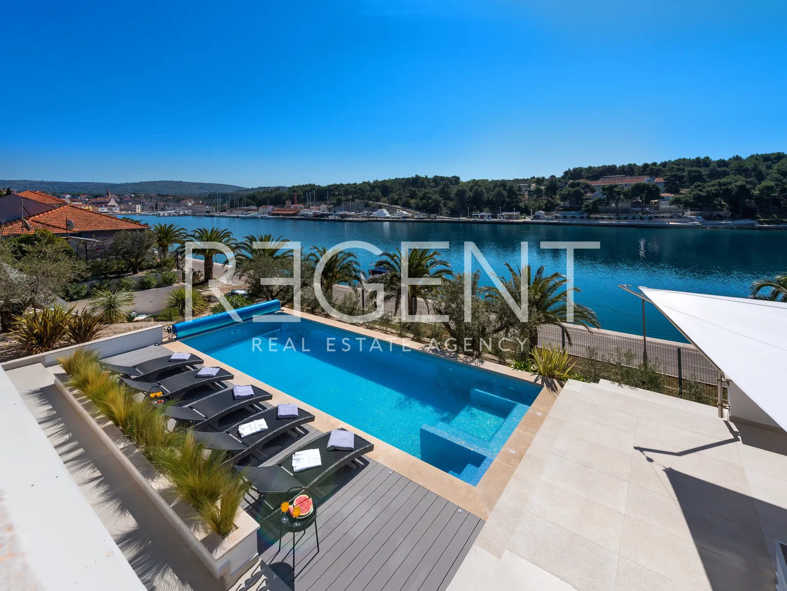 Brač, Milna - Moderna vila prvi red uz more, 264 m2