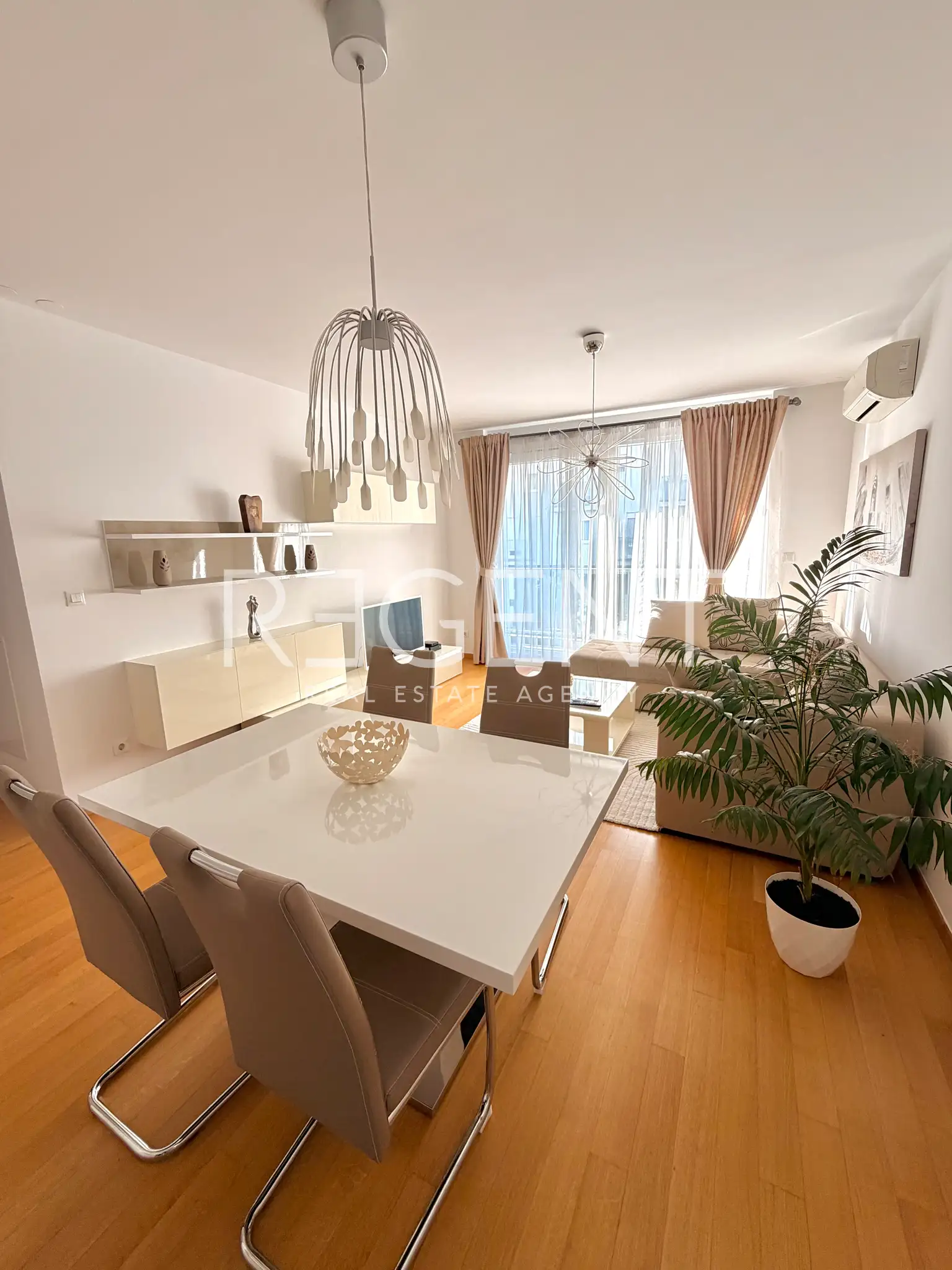 Split, Spinut - mieszkanie jednopokojowe z garażem i loggią blisko centrum