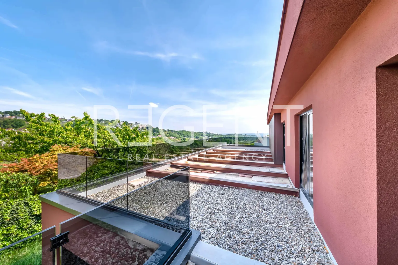 Záhřeb, Šestine - Moderní rodinná vila s bazénem obklopená zelení