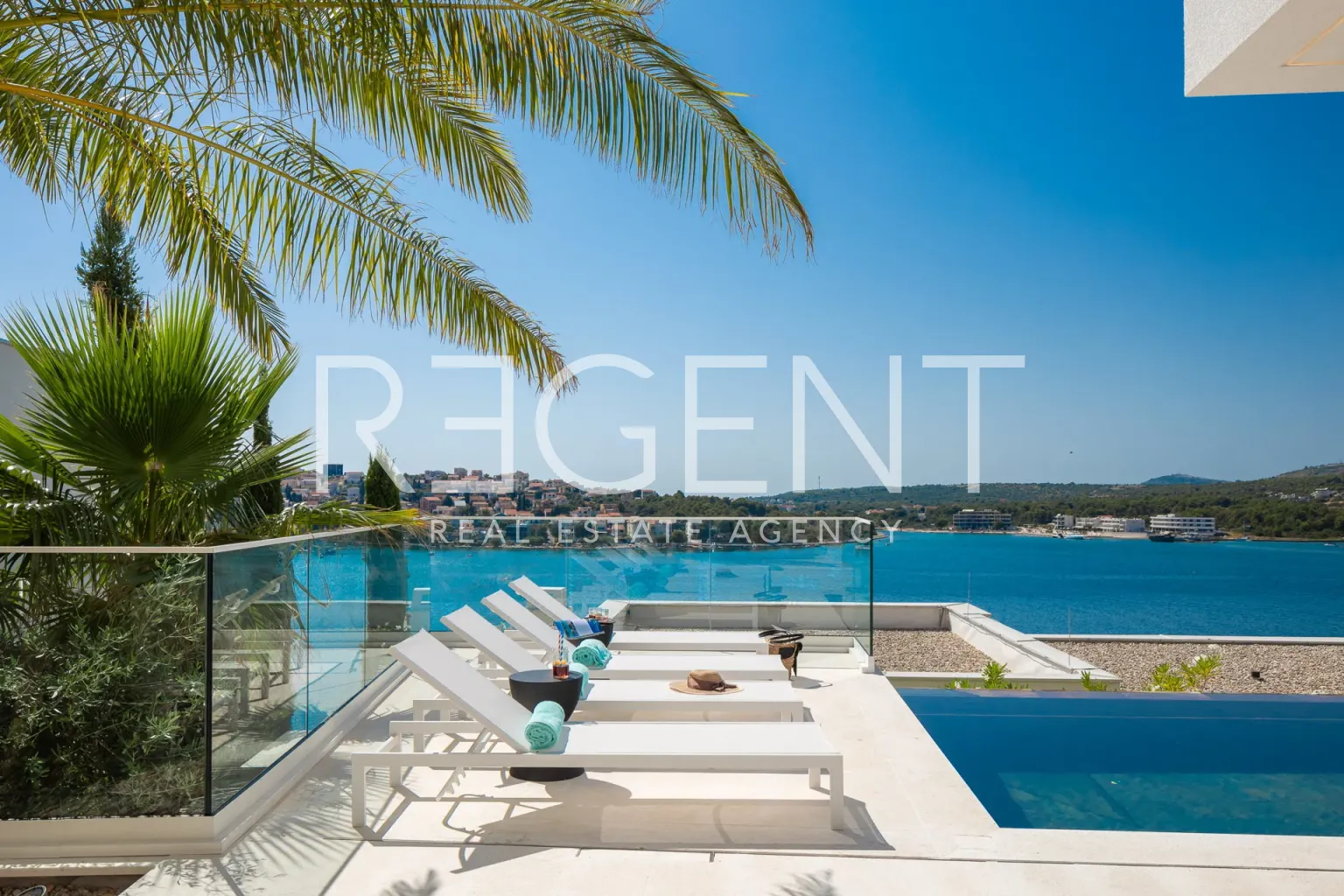 Šibenik, Rogoznica – Moderna vila s panoramskim pogledom na more