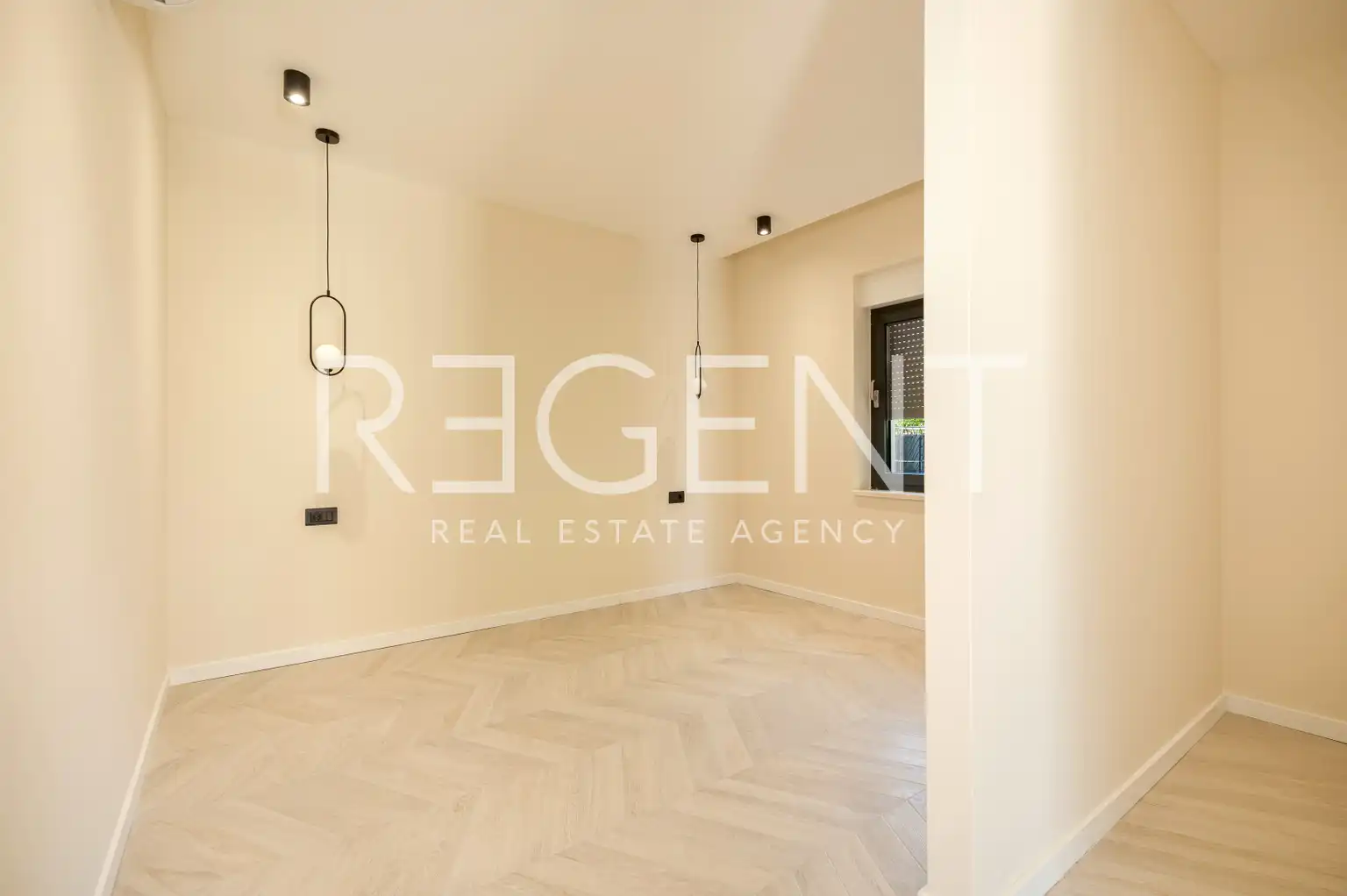 Trogir - Nova moderna vila od 300m2 s bazenom i jacuzzijem