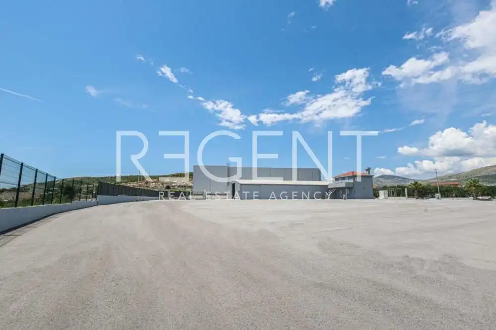 Trogir, Plano - obchodný priestor 500 m2