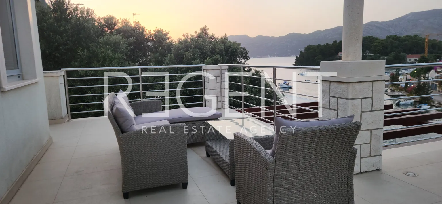 Korčula, Žrnovo - Vila prvi red uz more 280 m2