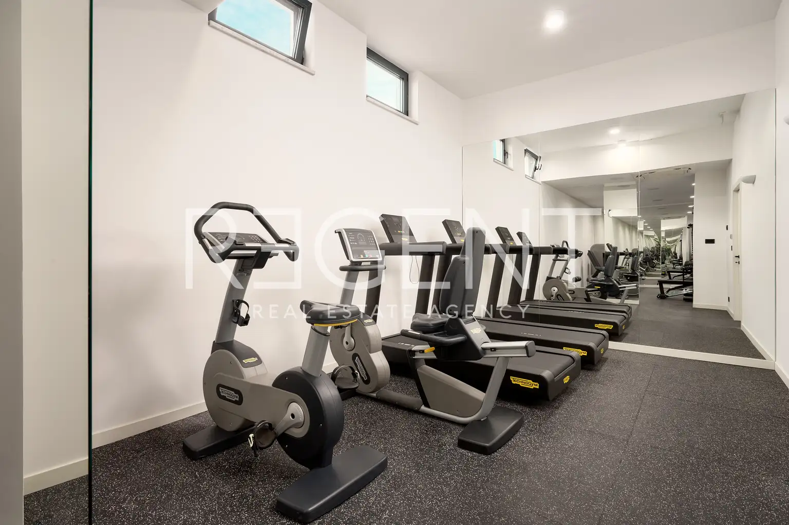 Split, Žnjan - Dvojizbový byt s loggiou a výhľadom na more