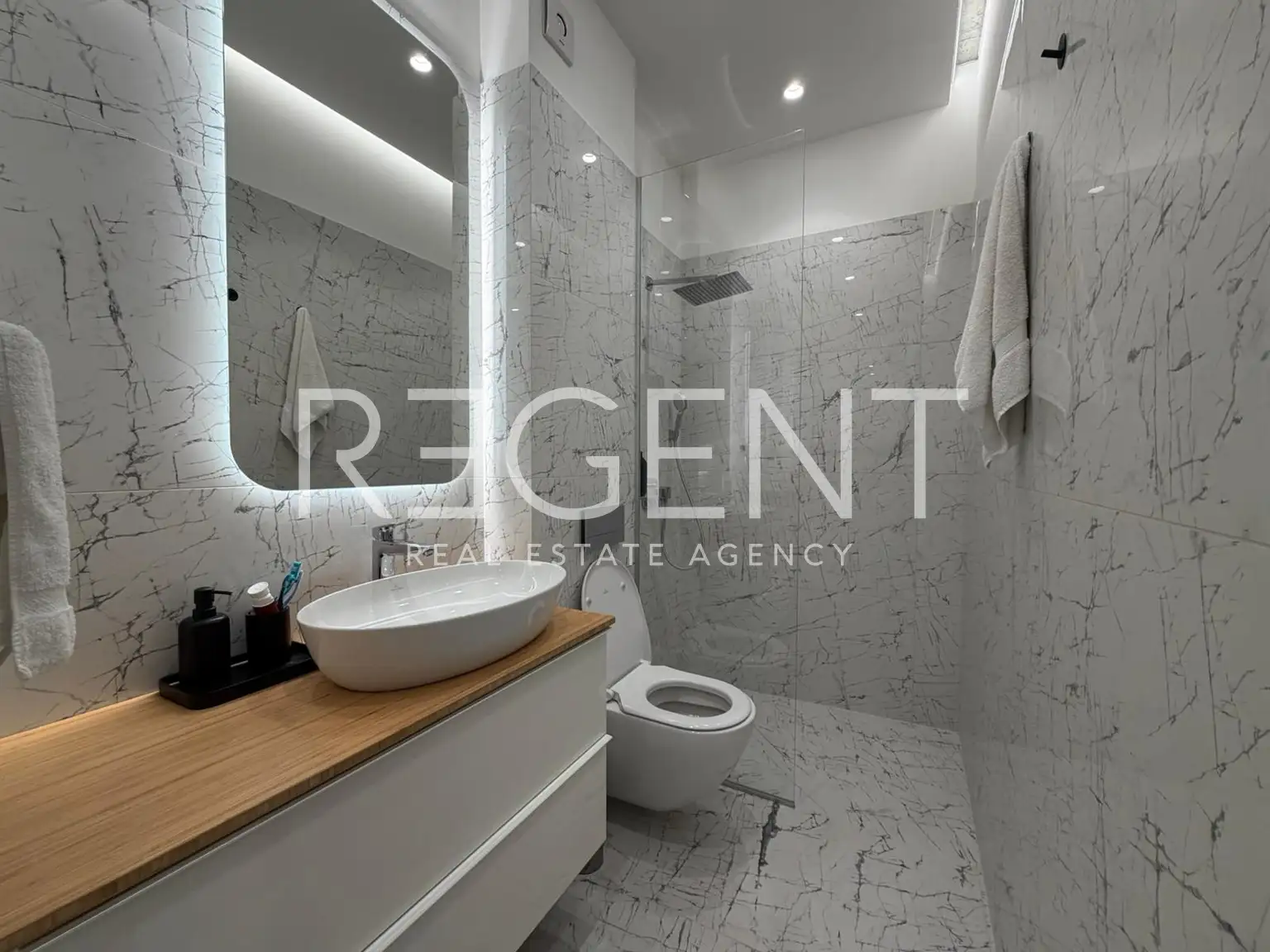 Zagreb, Donje Svetice – dizajnersko štirisobno stanovanje s parkirnim mestom