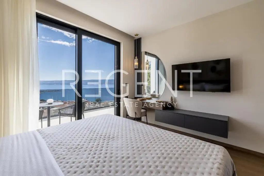 Dugi Rat - Vila 300 m², bazen, sauna ,pogled na more