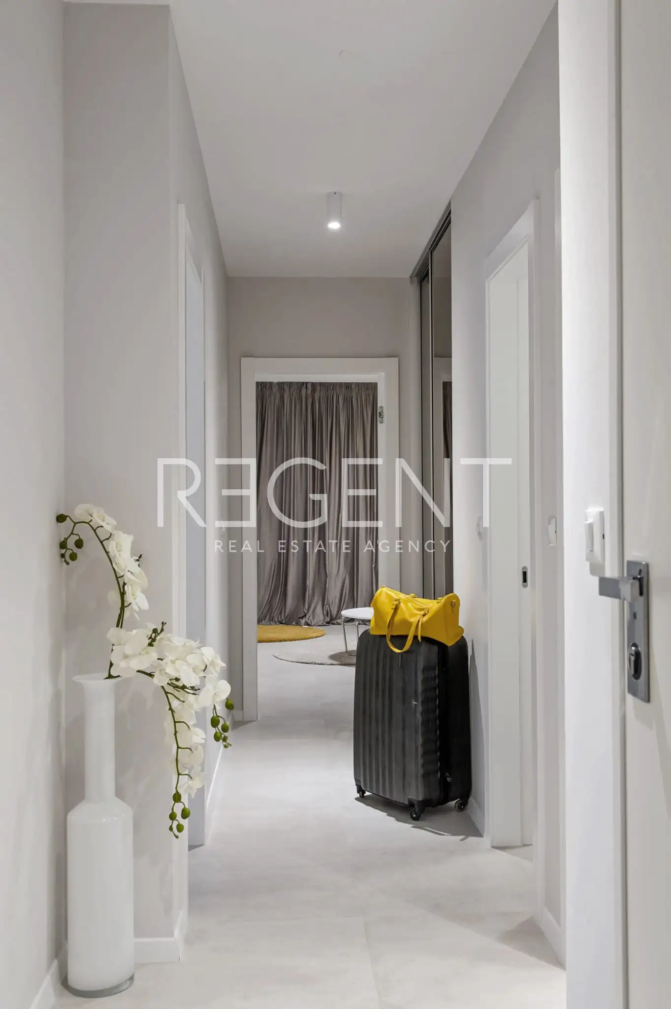 Split, Žnjan-dvosoban s balkonom, drugi red od mora