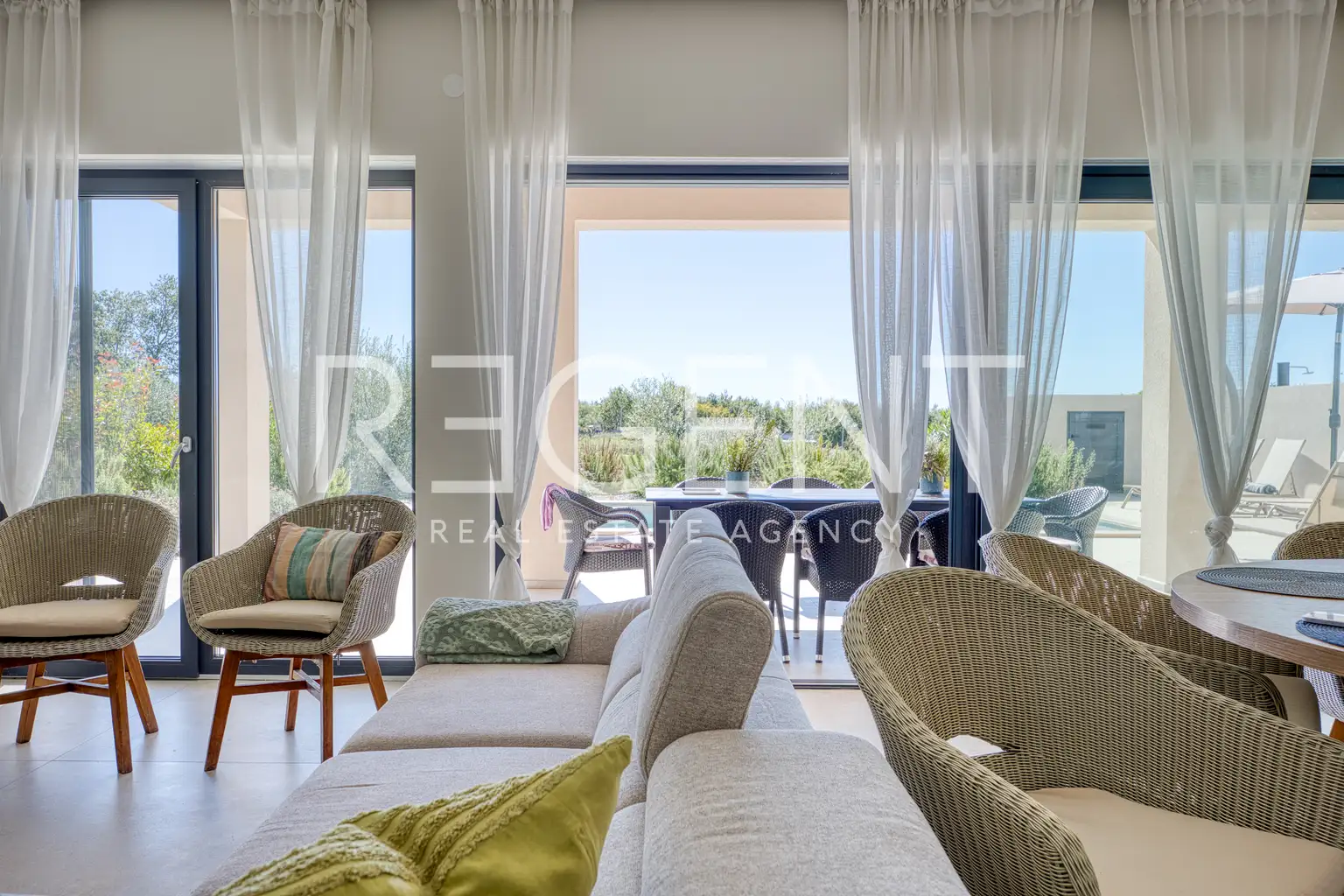 Kuća 230 m² — grijani bazen, krovna terasa, Poreč