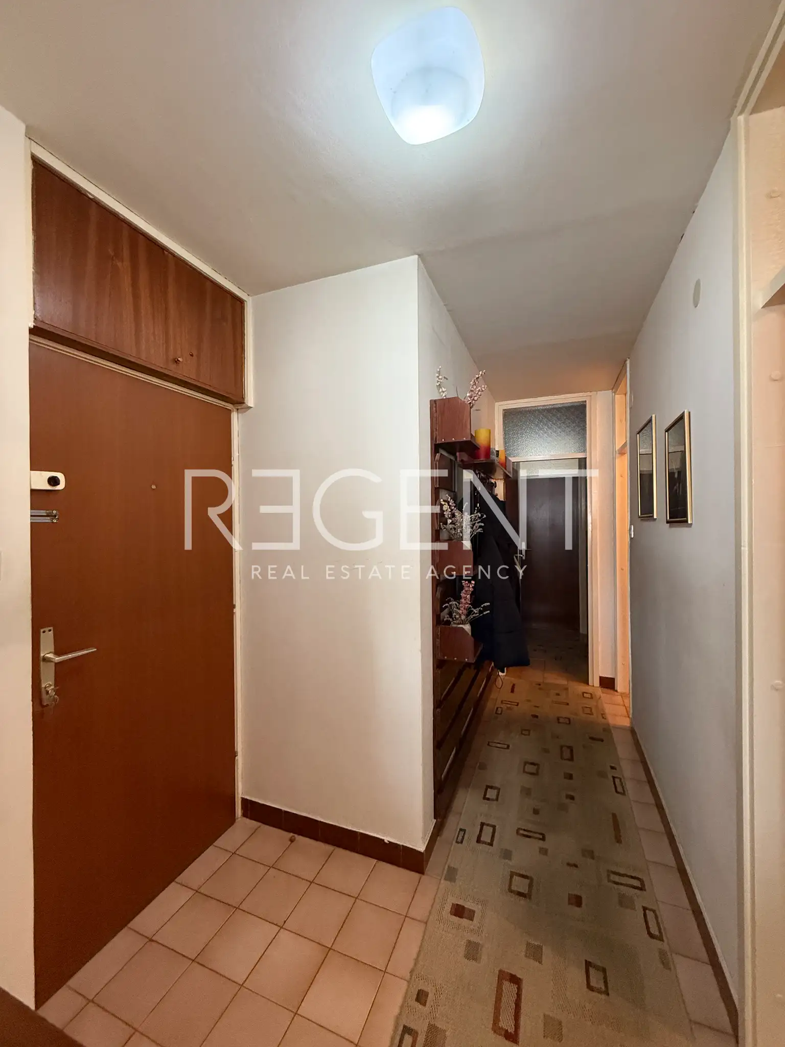 Split, Spinut - Dvosoban stan s loggiom u centru grada