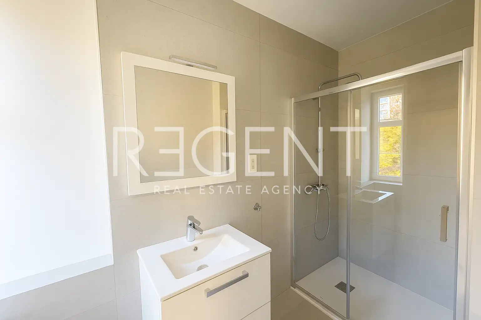 Загреб, Центр - Обновленная трехкомнатная квартира в самом центре города