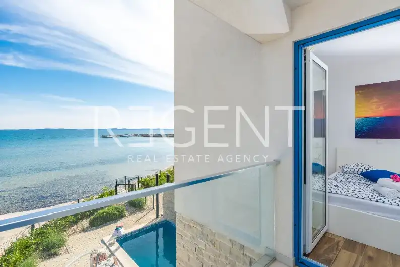 Privlaka - Dom szeregowy z basenem i tarasem na dachu.