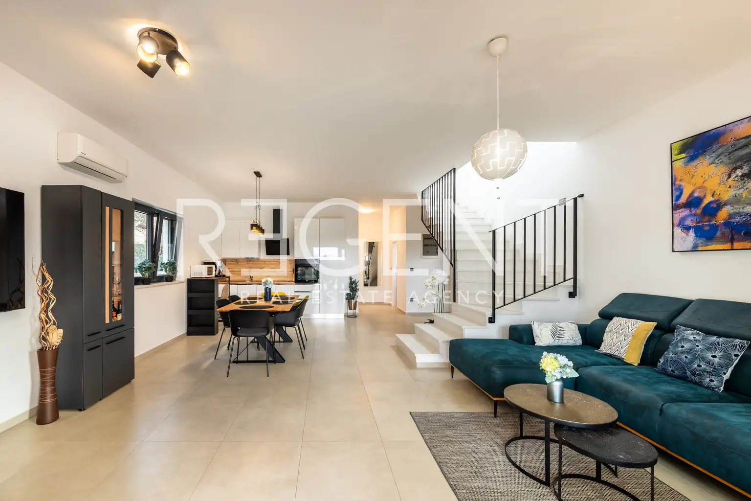 Poreč, okolica - vila 140m² s bazenom i jacuzzijem, useljiva