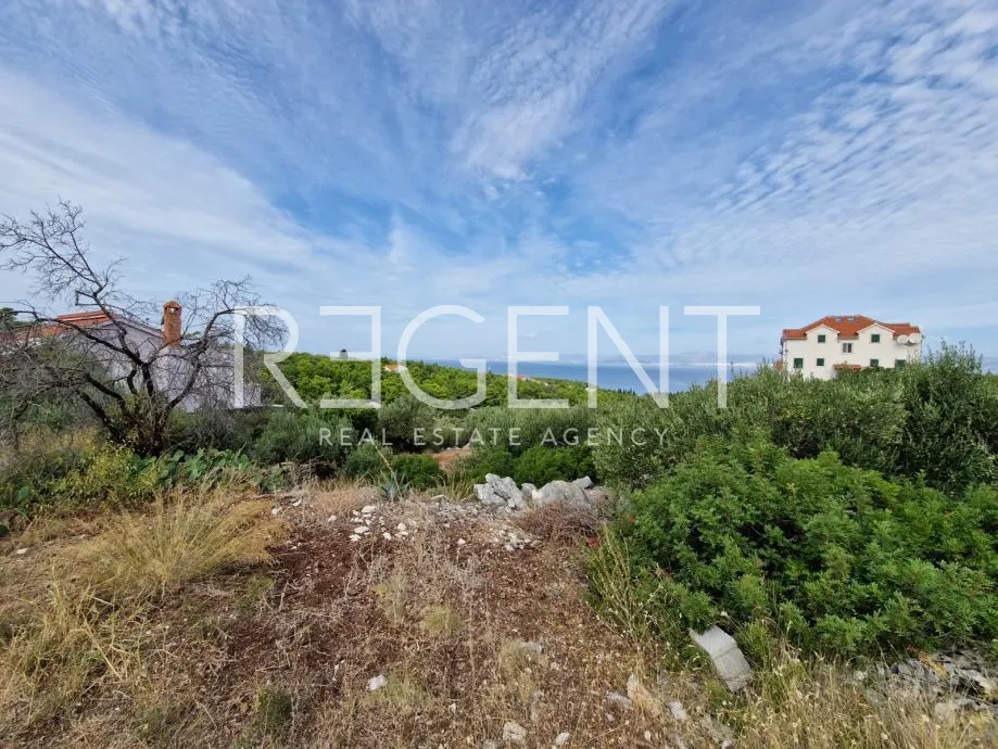 Brač, Supetar - Građevinsko zemljište s prekrasnim pogledom na more, 3146m2