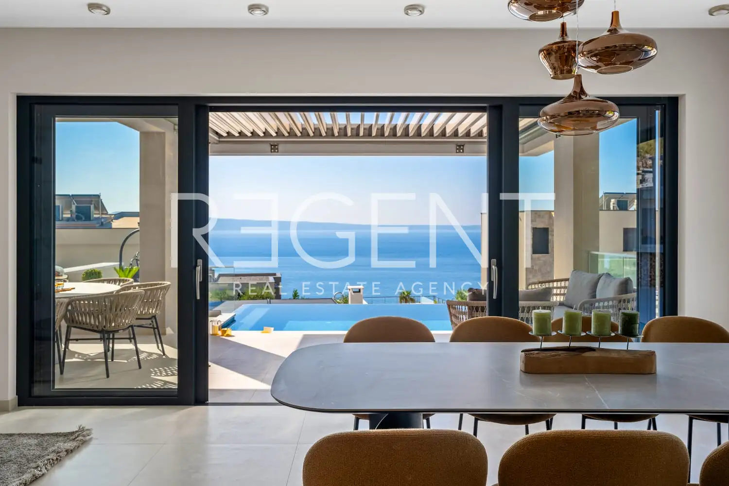 Podstrana - Moderná luxusná vila s bazénom a strešnou terasou