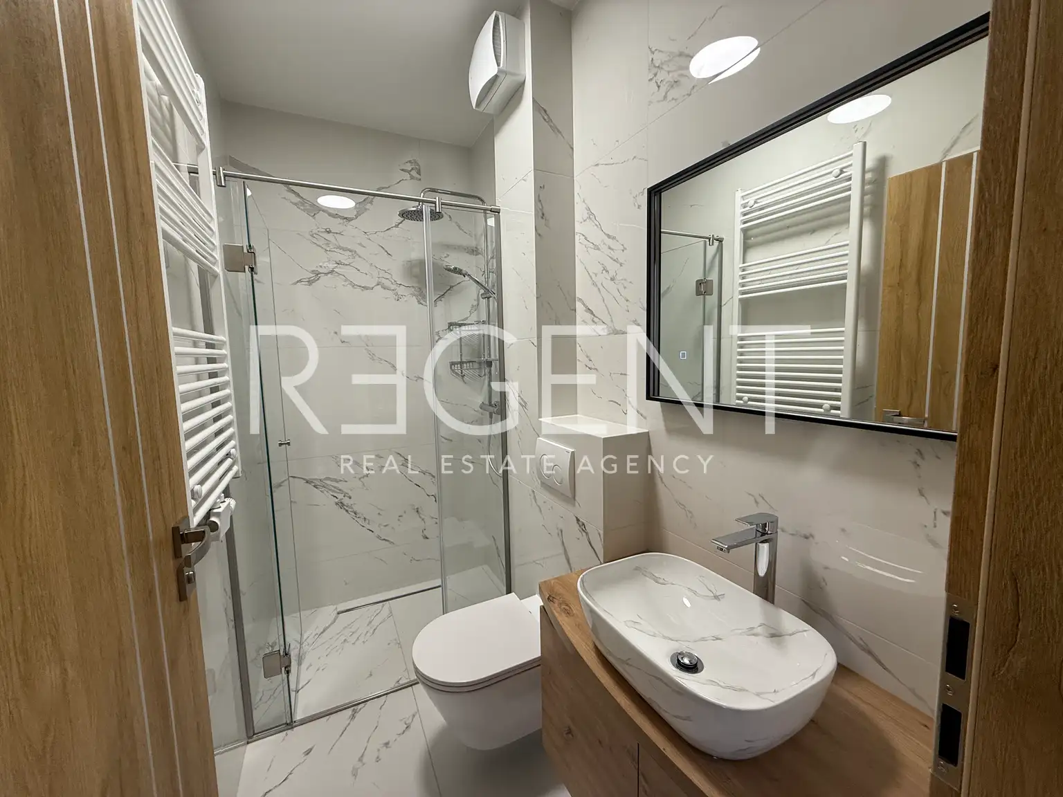 Záhřeb, Gračani – třípokojový byt se zahradou a garáží