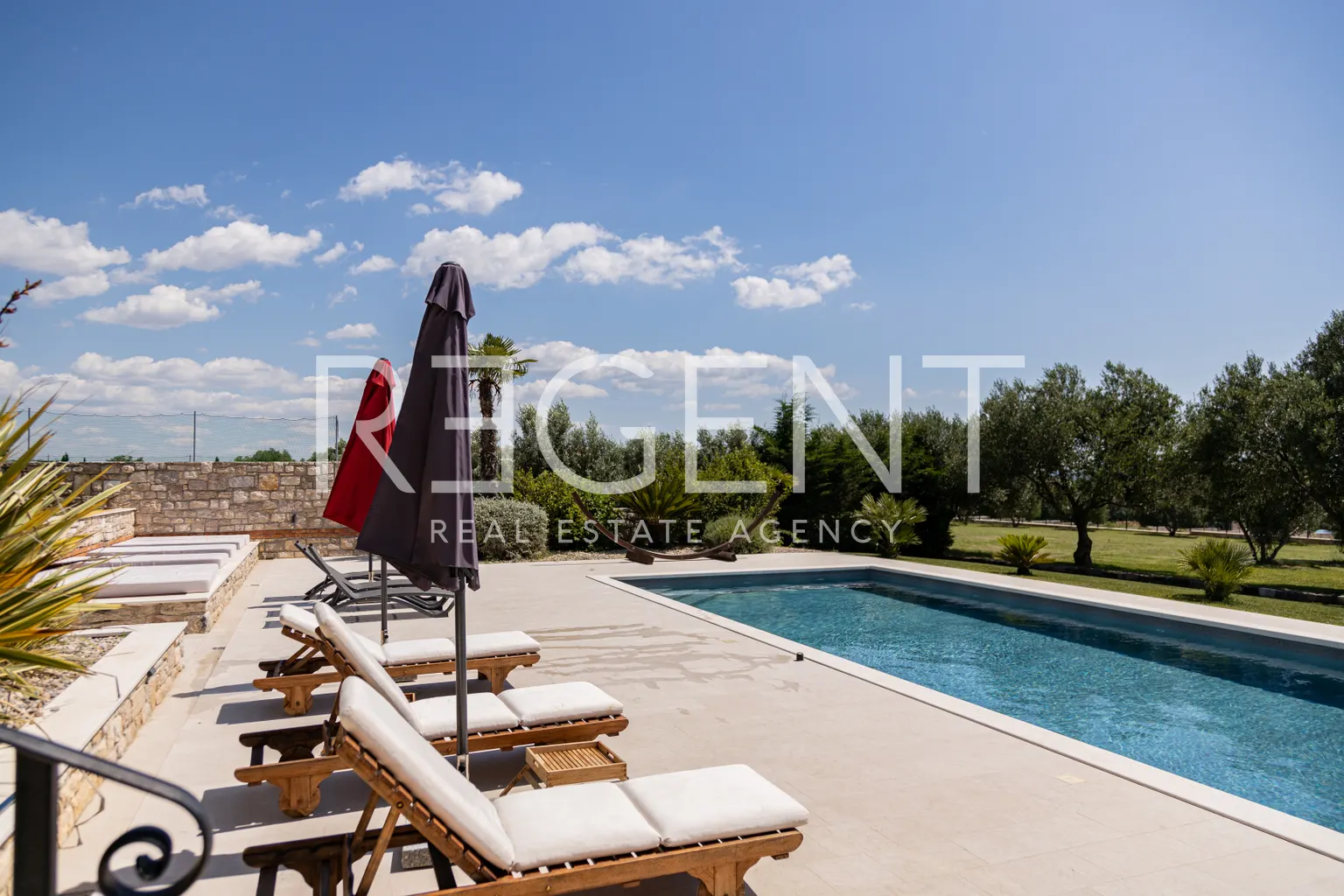 Zadar, Murvica – Superbe villa en pierre avec court de tennis sur un terrain de 7800 m2