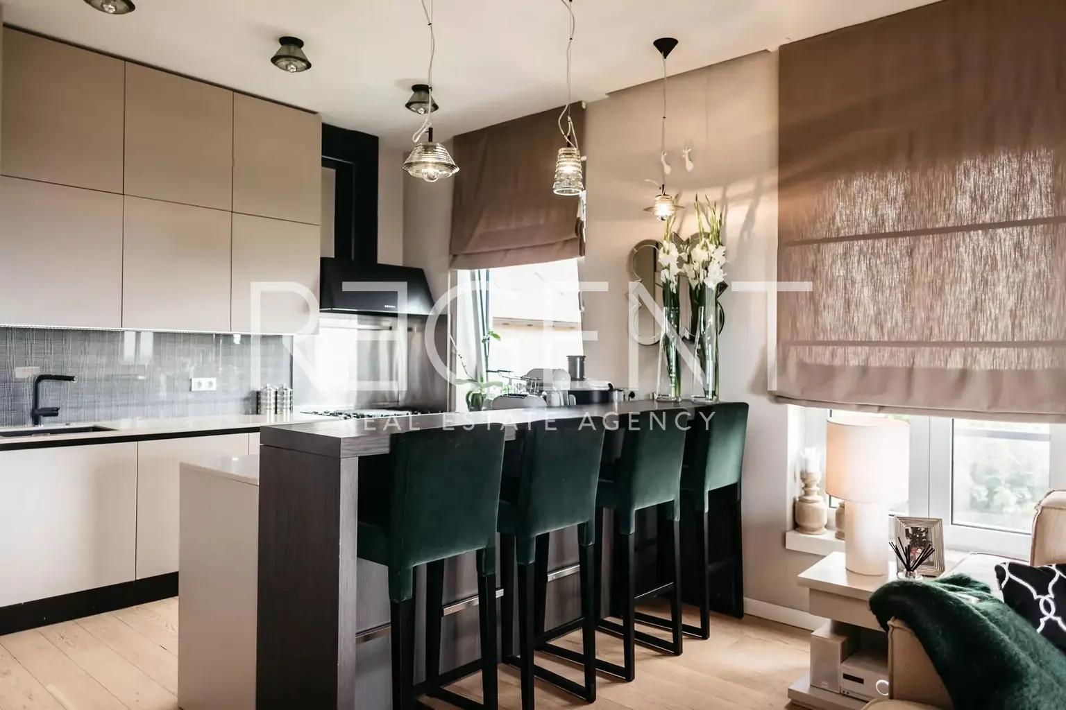 Záhreb, Maksimir – Štvorizbový zariadený penthouse s nádherným výhľadom na prírodu