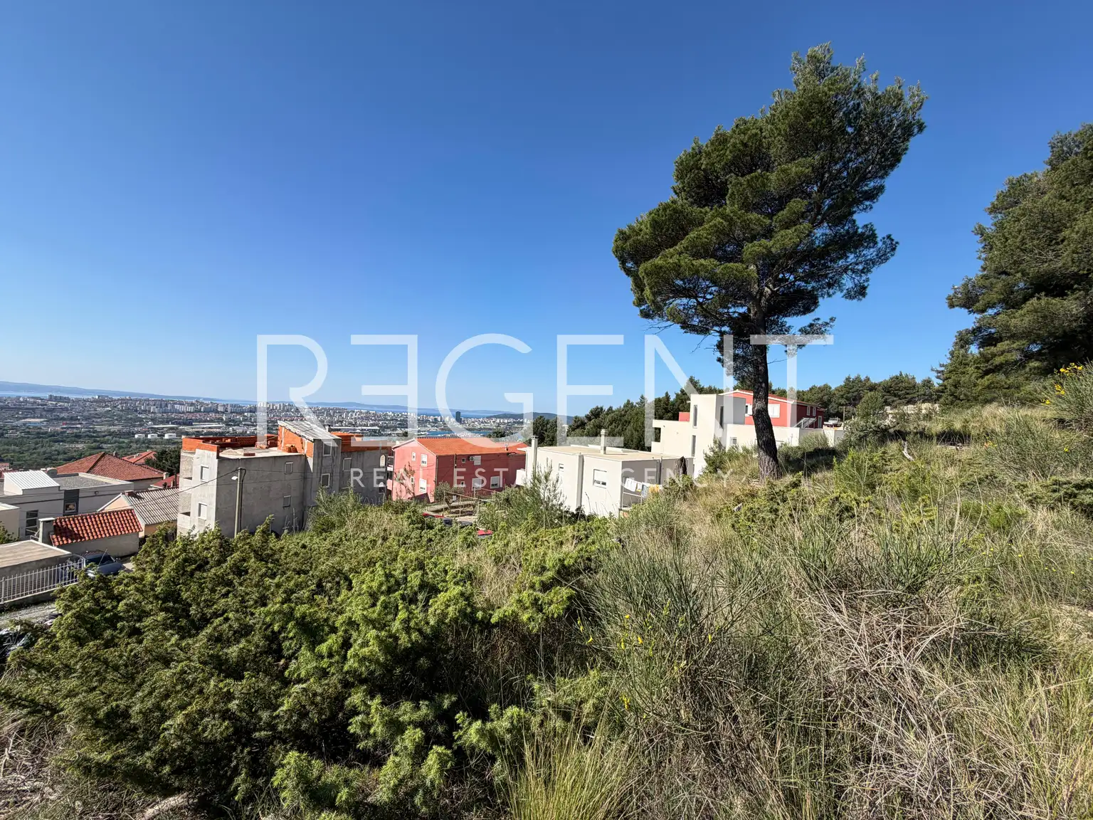 Ninčevići, Solin – building land 1598 m² with a view of Split