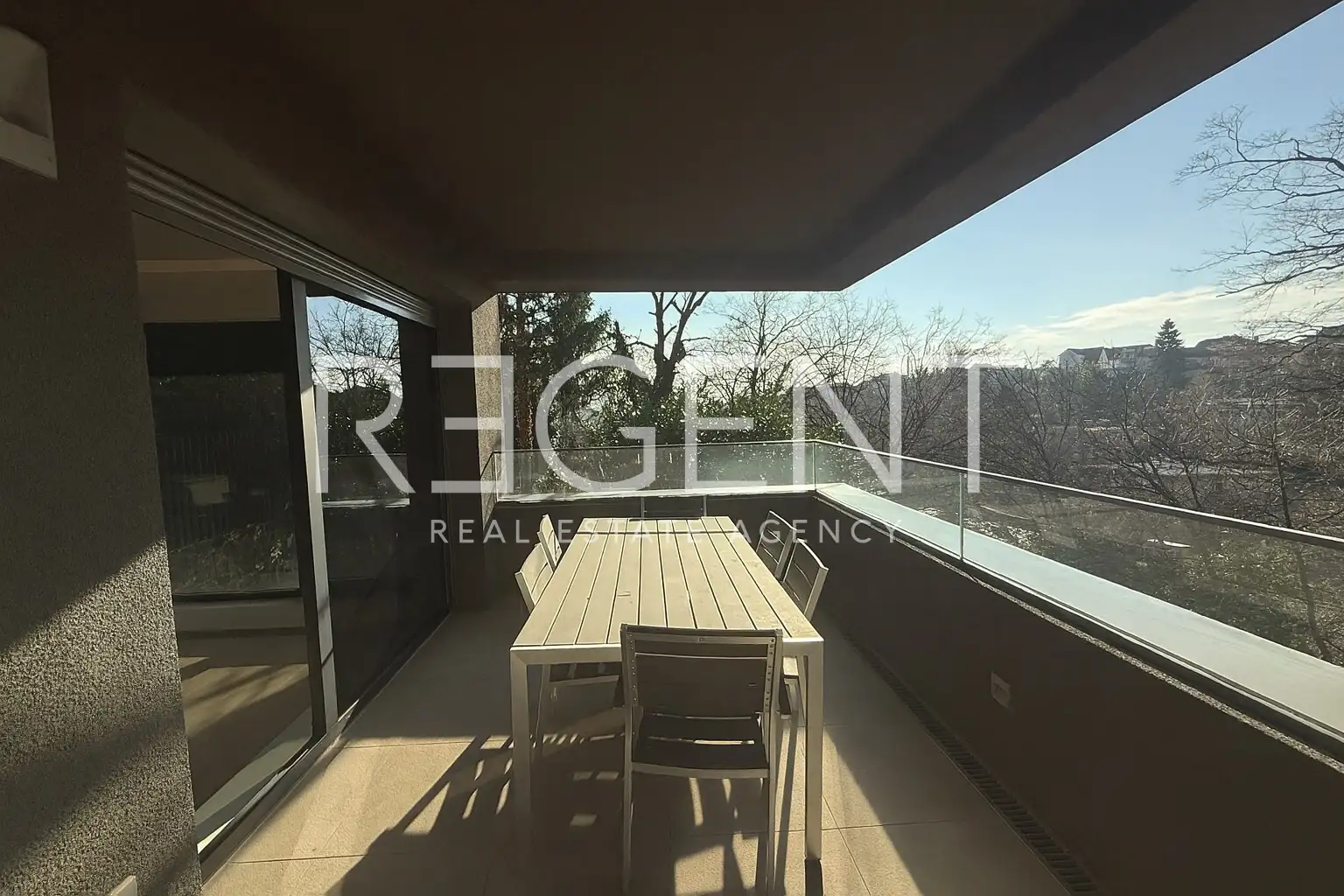 Ljubljana, Pantovčak - sodoben in prostoren apartma s pogledom na zelenje