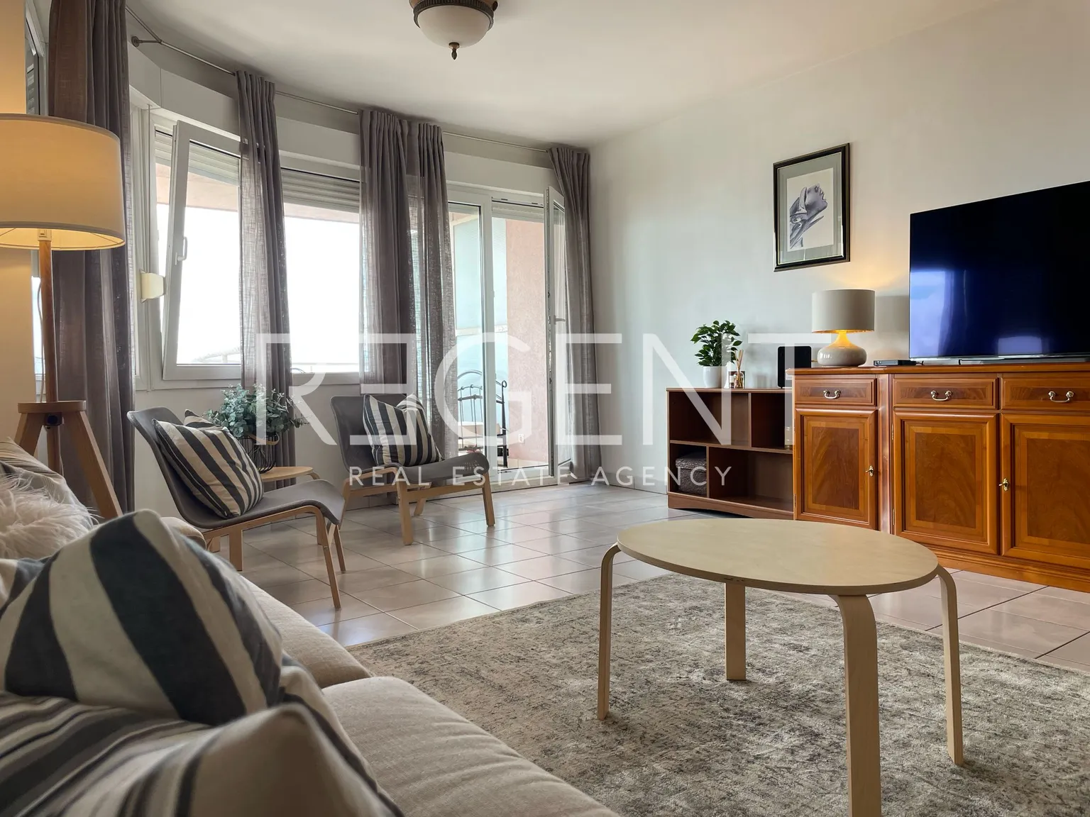 Split, Žnjan - Dvoupokojový byt s lodžií a výhledem na moře 100 m2