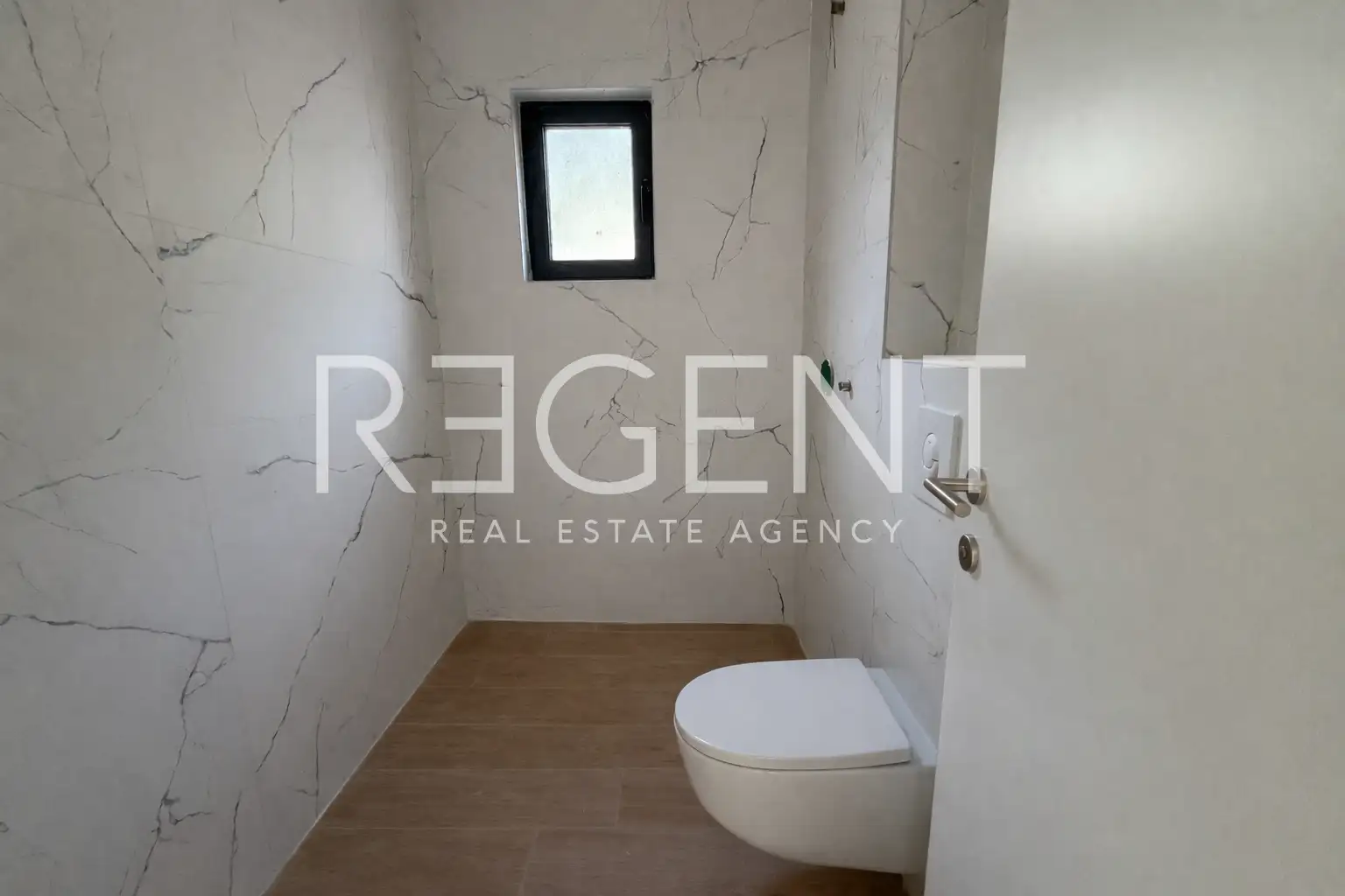 Makarska, Drvenik - Dvosoban stan u novogradnji kraj mora