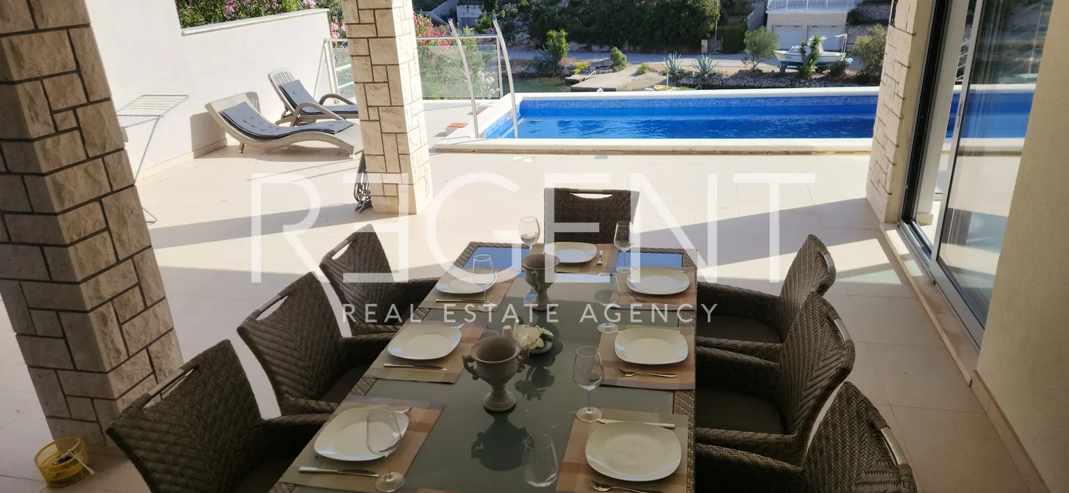 Korčula, Žrnovo - Vila prvi red uz more 280 m2