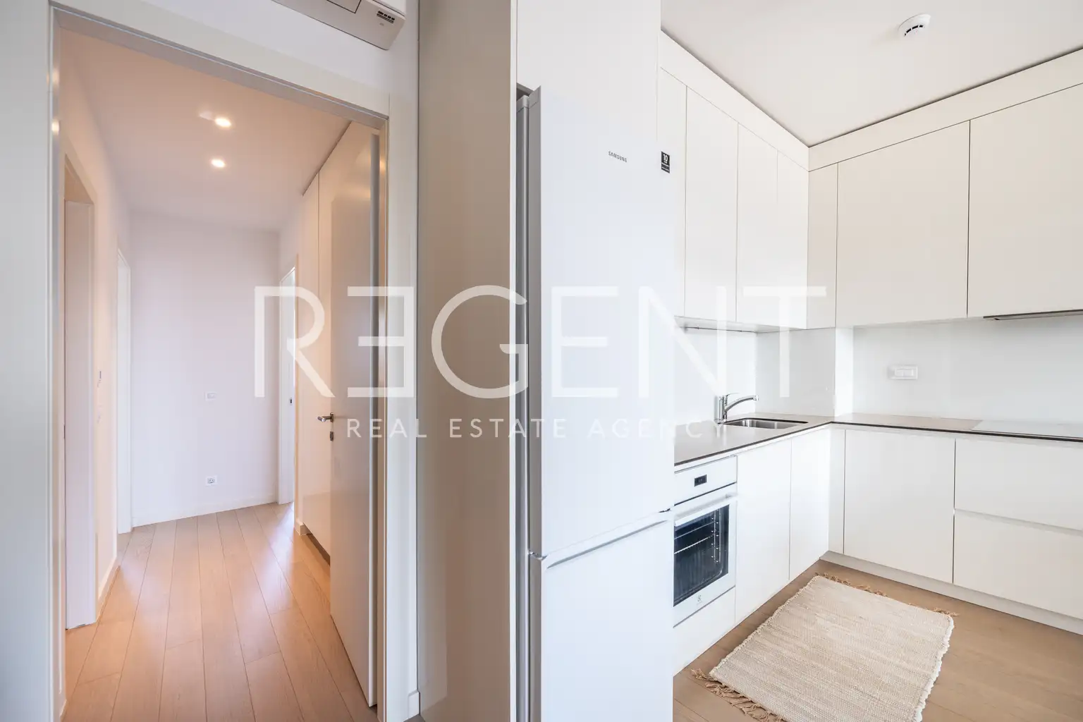 Загреб, VMD Heinzelova – трехкомнатная квартира с гаражом, первая аренда