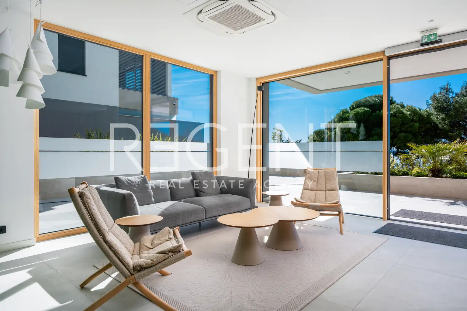 Split, Žnjan - Luksuzno dvosobno stanovanje z odprtim pogledom na morje