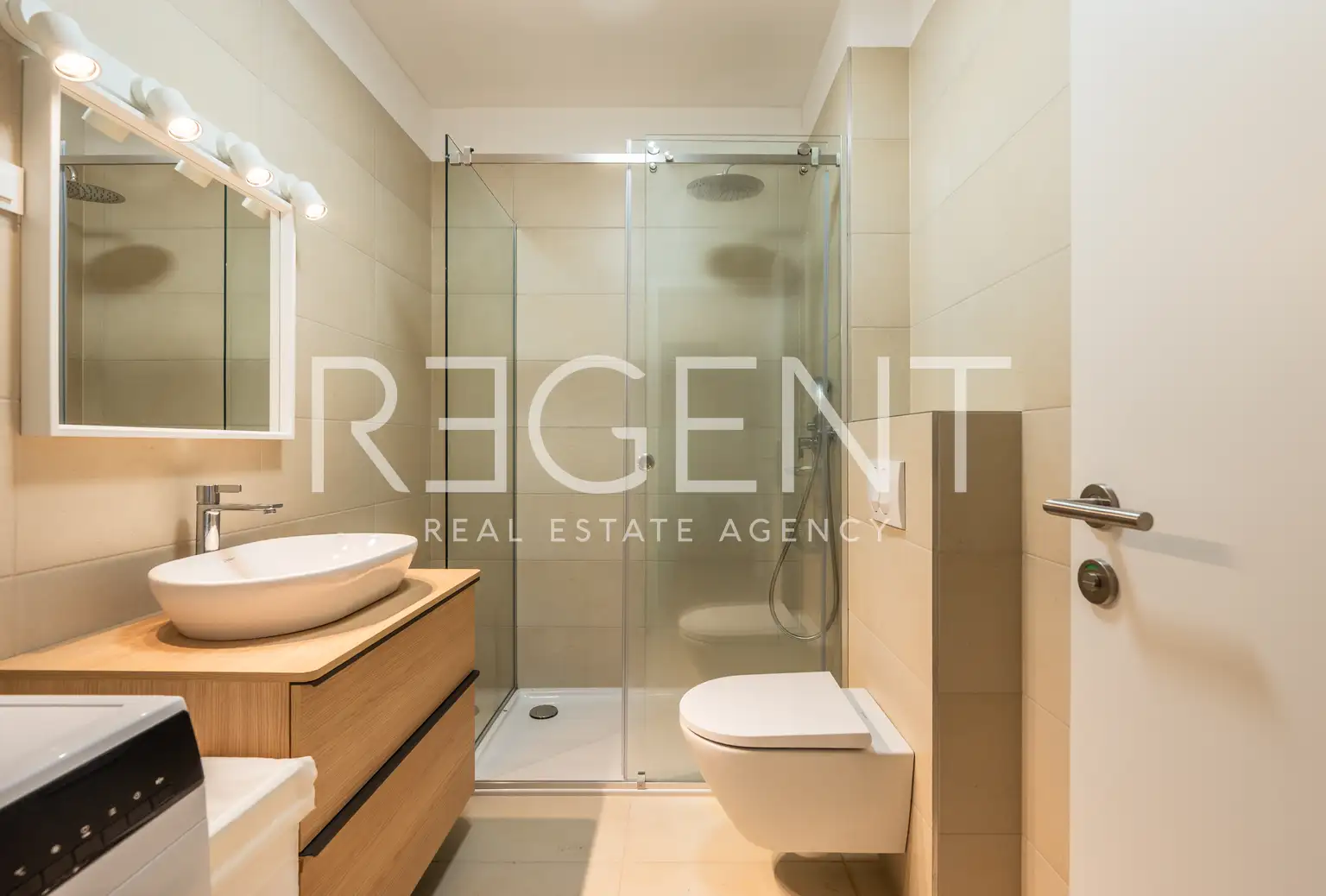 Zagreb, Maksimir - Luksuzan trosoban stan s garažnim mjestom