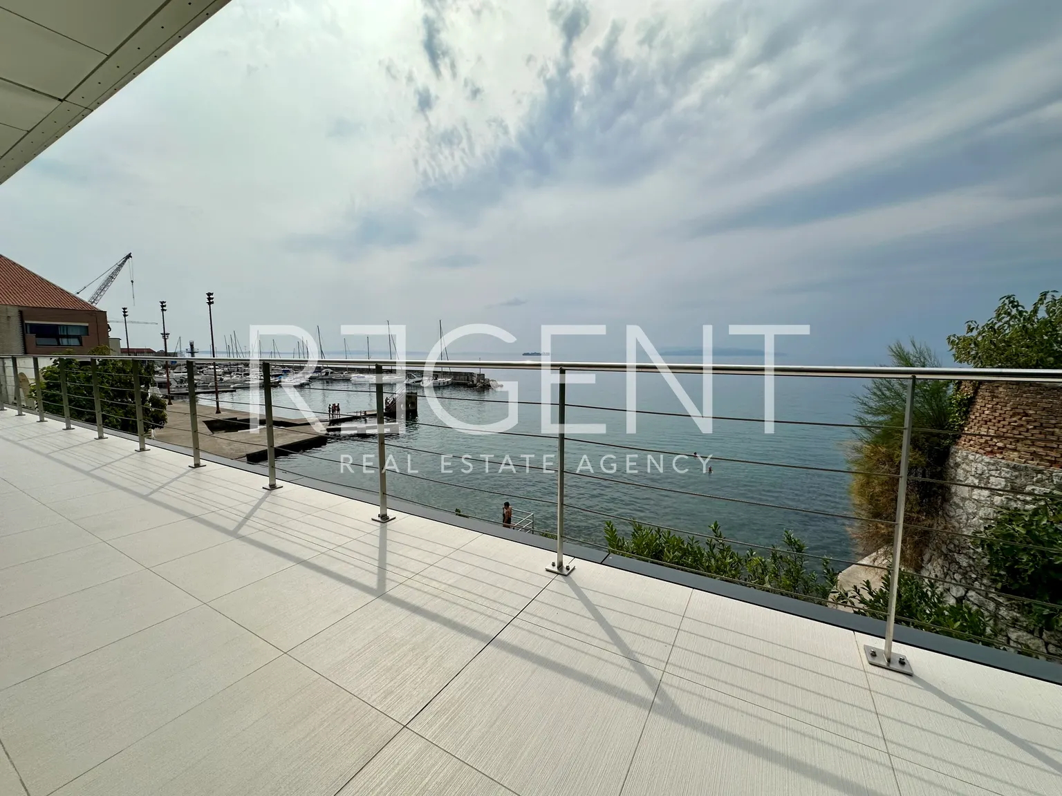Rijeka - Moderní vila v první řadě u moře 600 m2
