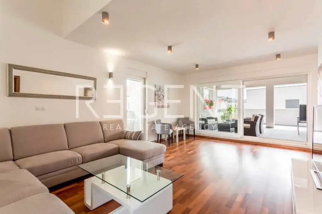 Podstrana - Trojizbový byt s terasou