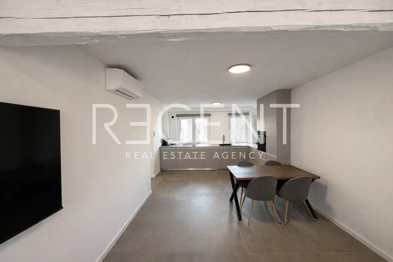 Zagreb, Centar - Trosoban renoviran stan za najam s parkingom