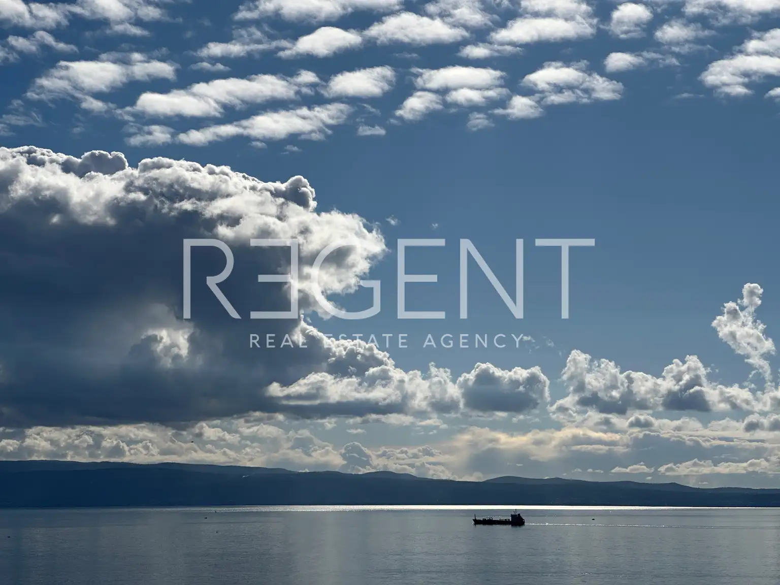Split, Žnjan - Trosoban stan sa balkonima i pogledom na more