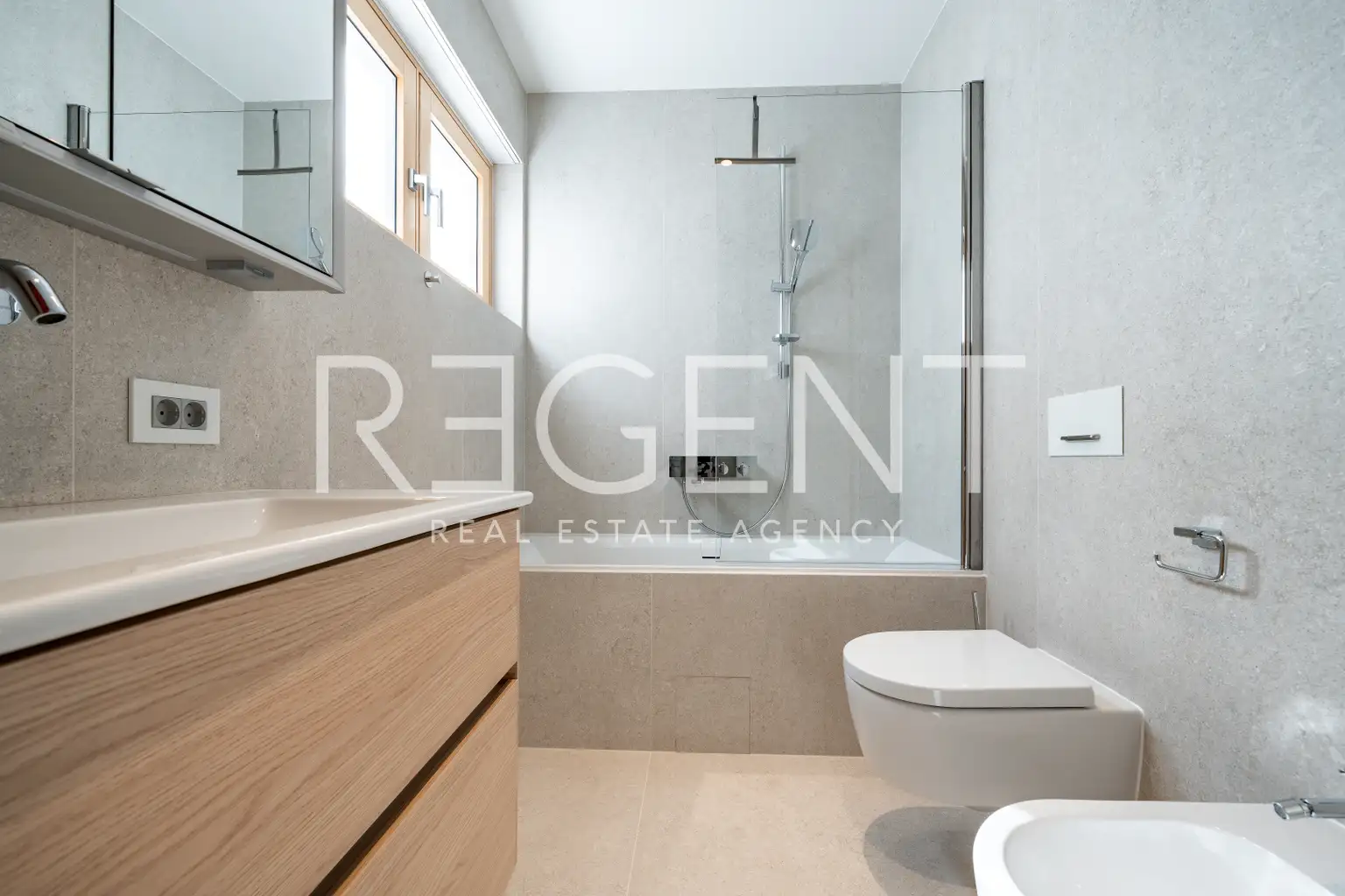 Split, Žnjan - Luksuzno dvosobno stanovanje z odprtim pogledom na morje