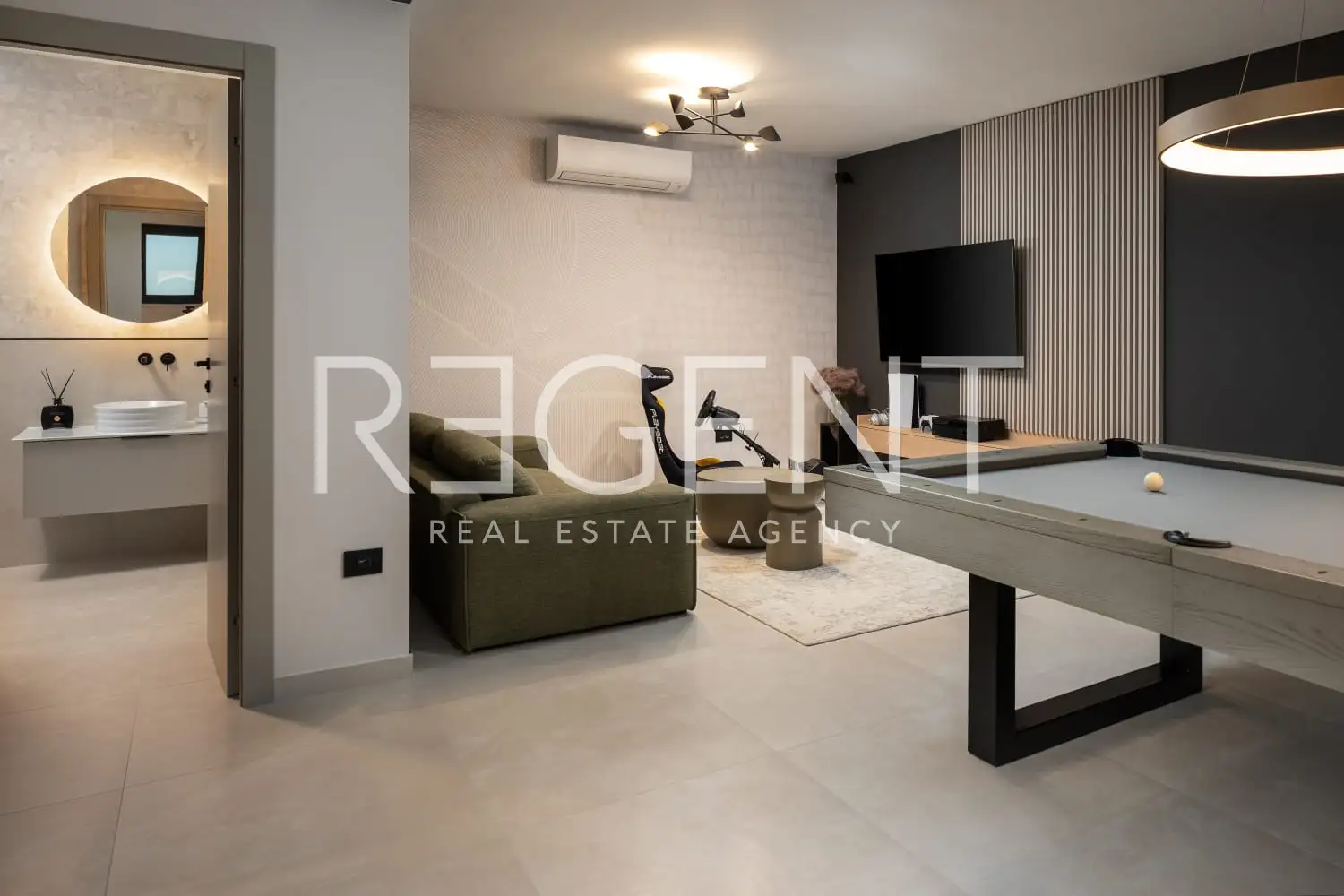 Podstrana - Moderná luxusná vila s bazénom a strešnou terasou