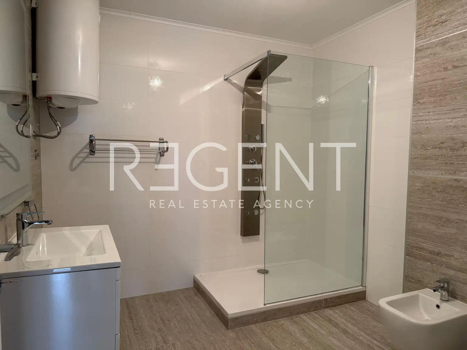 Čiovo, Okrug Gornji - Appartement une chambre, premier rang face à la mer