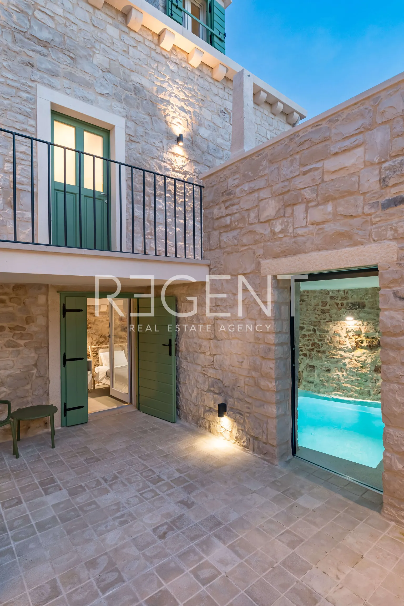 Brač, Pučišća - Prekrasna kamena vila 120 m2