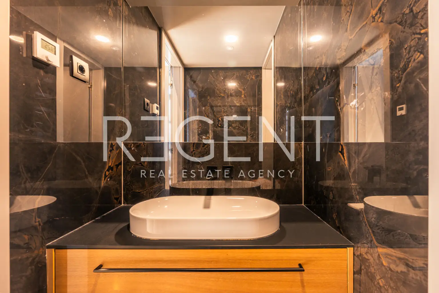 Split, Trstenik - Privlačen poslovni prostor v zgradbi Orin.