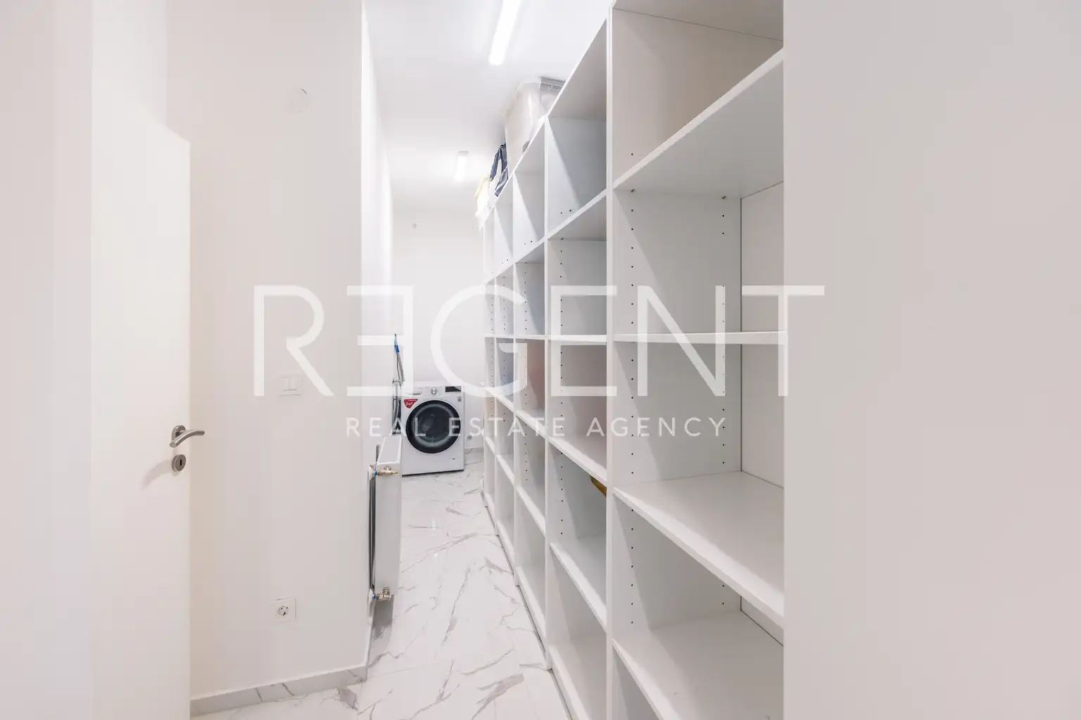 Záhřeb, Jelenovac – Moderní třípokojový byt s velkou terasou a garáží