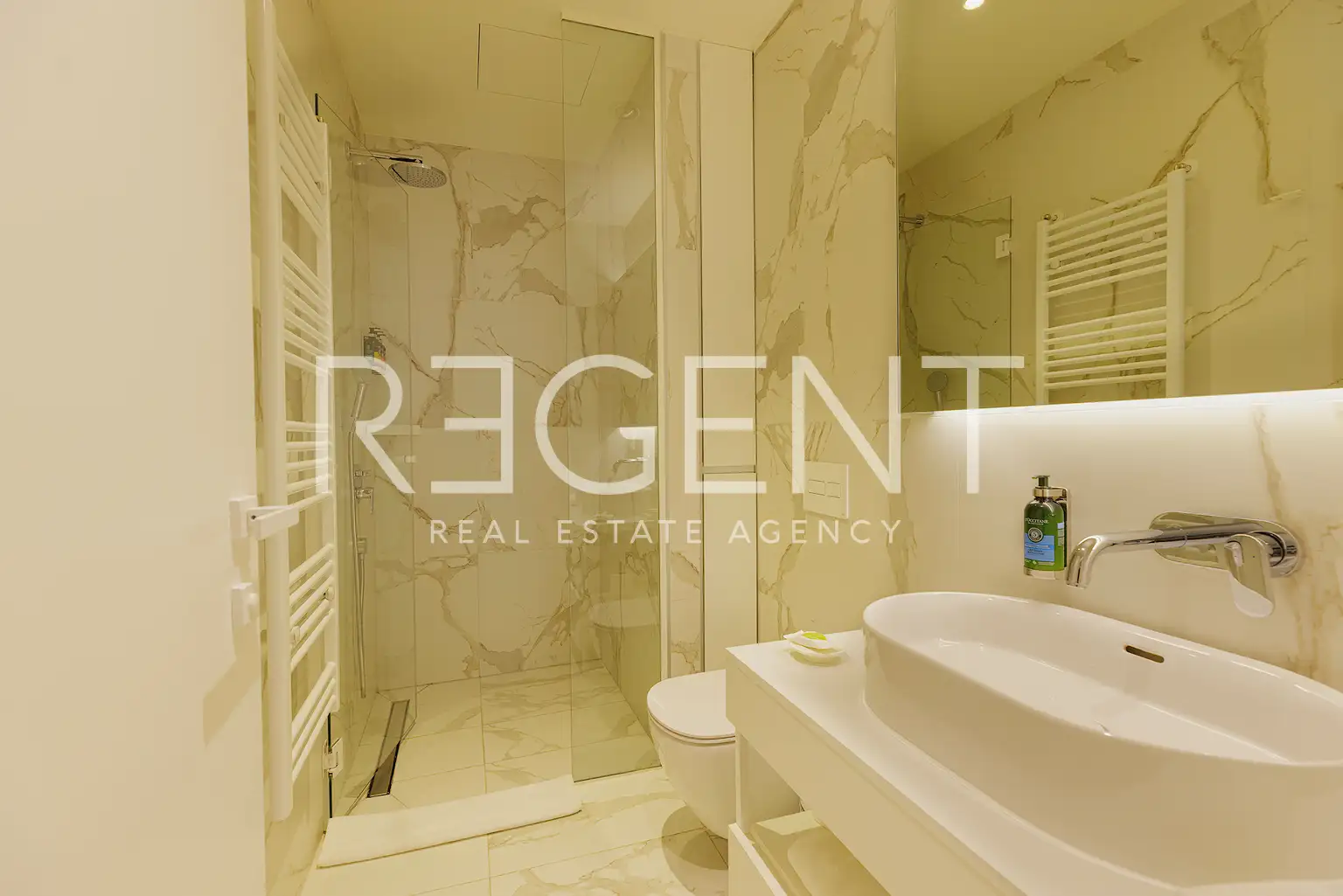 Istra, Petram Resort – trosoban apartman 95 m², balkon, pogled na park