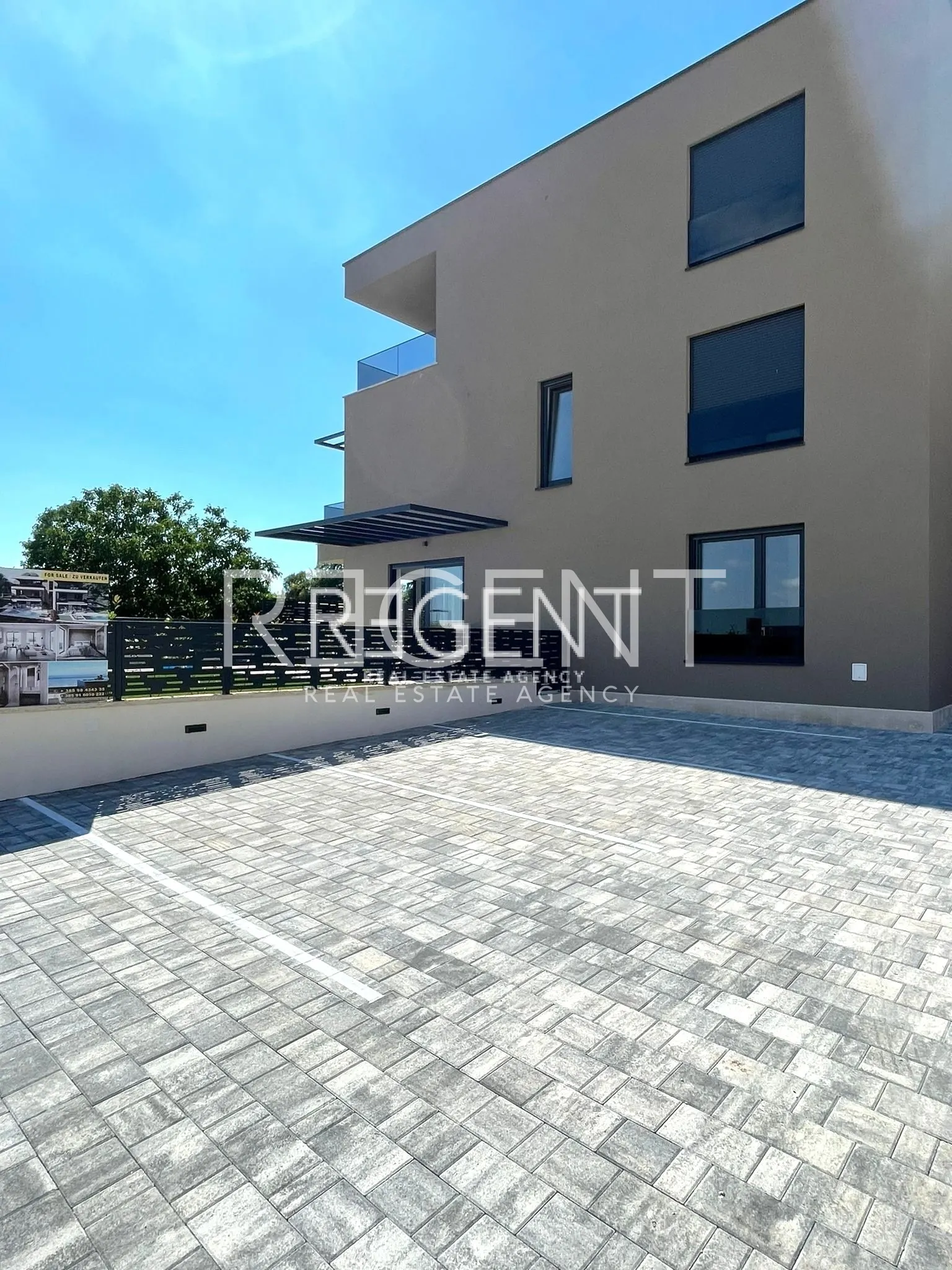 Istra, Tar - Ekskluzivan penthouse s krovnom terasom u novogradnji 130 m2