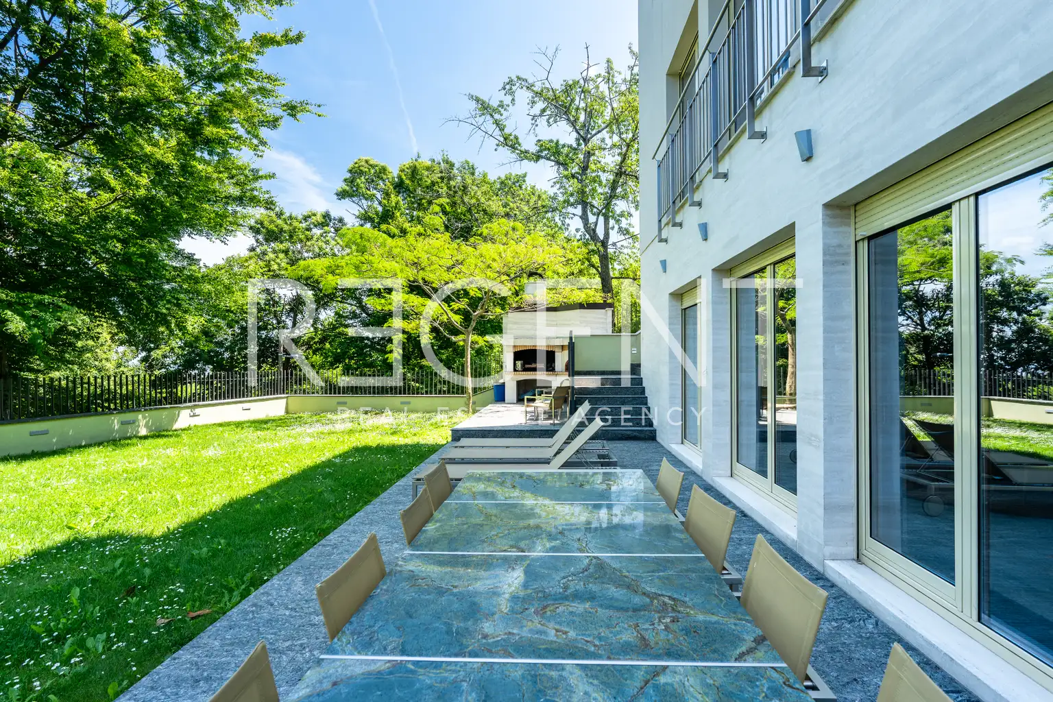 Kuća 376 m², Gornje Prekrižje — parcela 704 m²