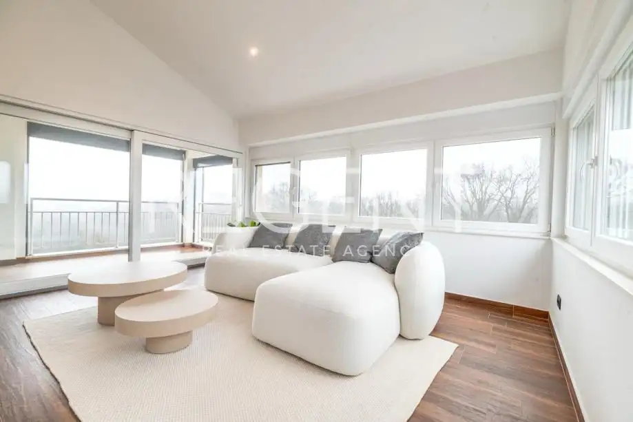 Загреб, Шребрняк – роскошная двухуровневая квартира в превосходном месте