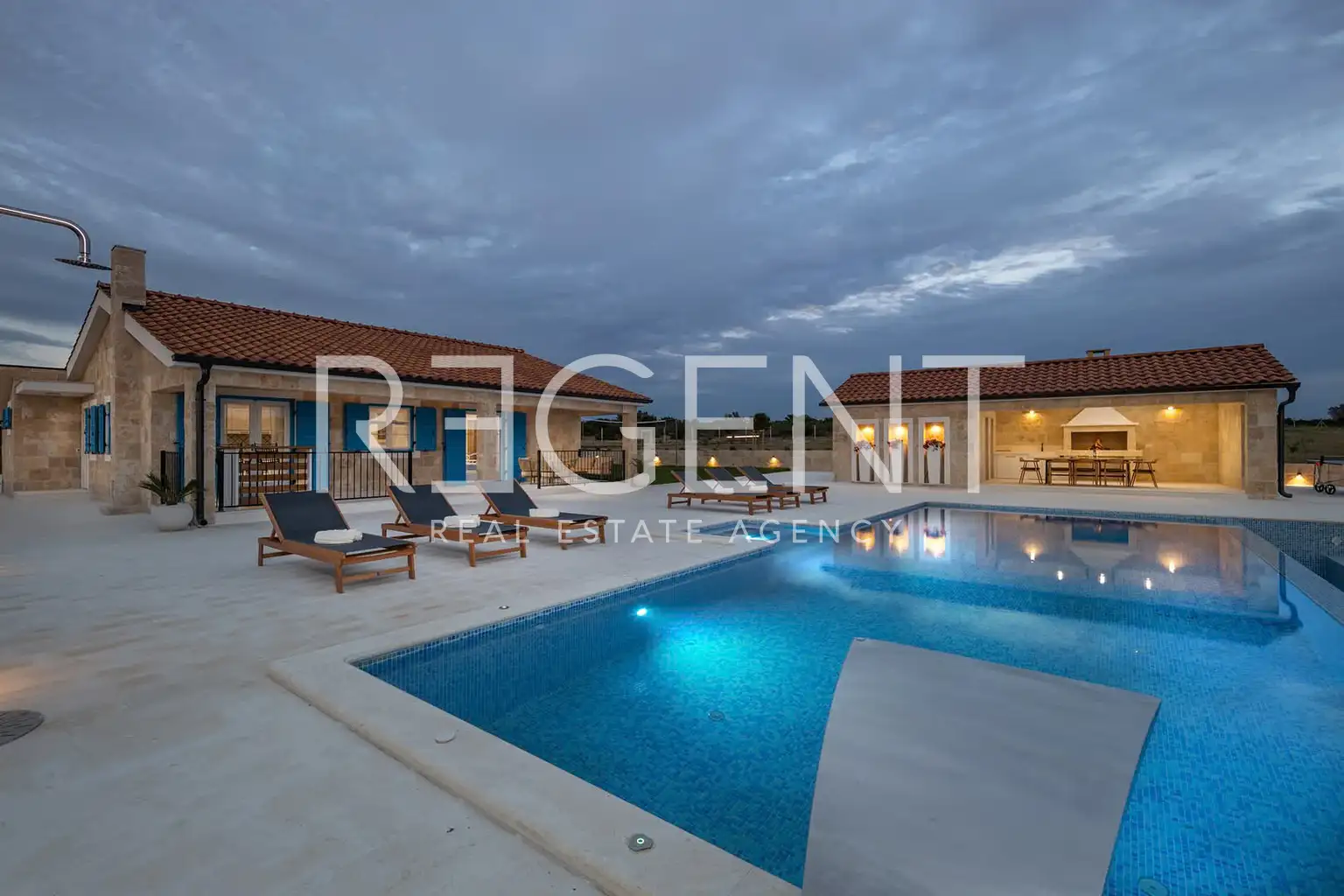 Zadar, St. Filip i Jakov - Rustic villa on a 30,000 m² plot of land