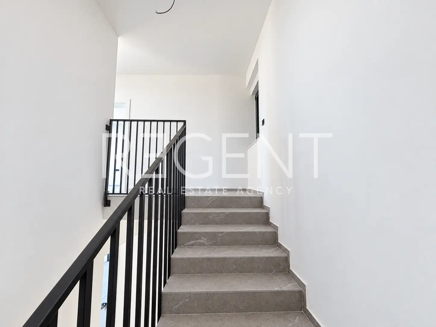 Pakoštane, Drage – Villa 368 m² mit Pool, in erster Reihe zum Meer