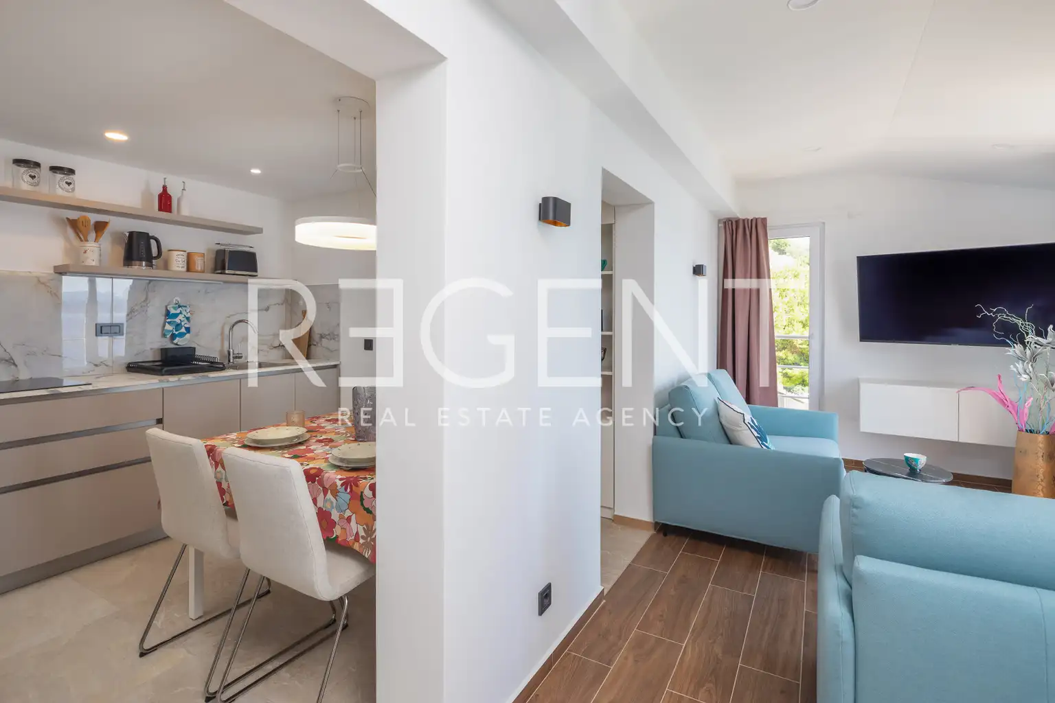 Omiš, Stanići – vila první řada u moře s velkým potenciálem