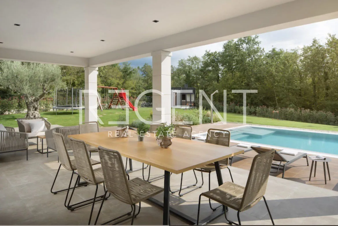Istra, Višnjan – Vila 250 m2 na parceli od 1659 m2 top lokacija