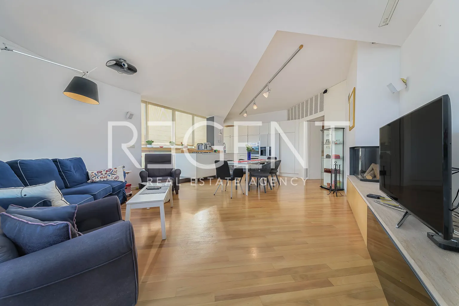 Záhřeb, Petrova - Moderní penthouse se střešní terasou a bazénem