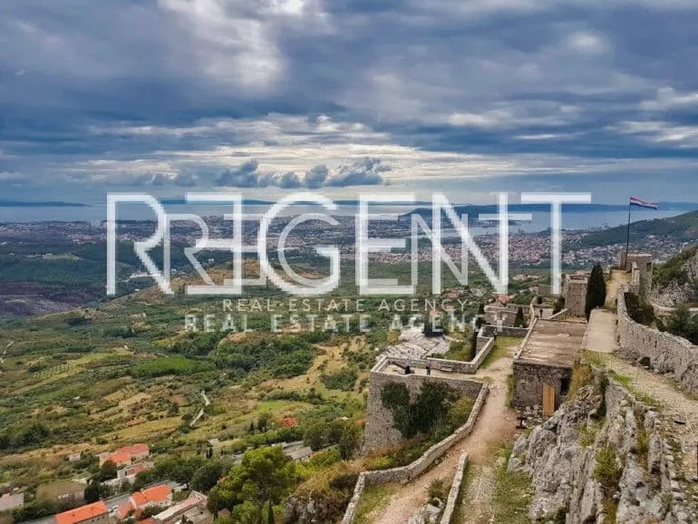 Split, Klis - terrain à bâtir de 2170m2